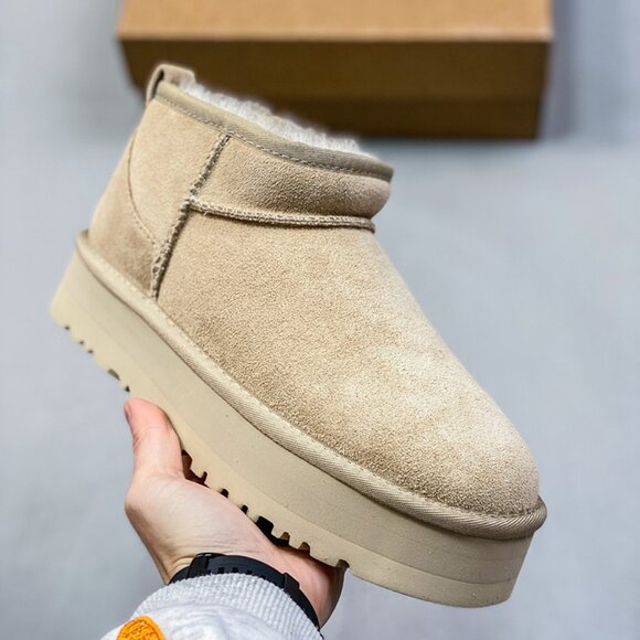 UGG Classic Ultra Mini Platform Slipper - Picture 1 of 6
